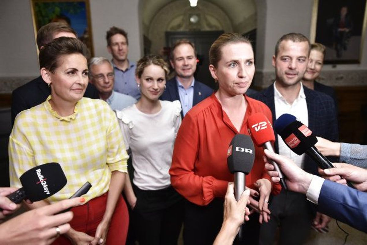 S-formand Mette Frederiksen i rød skjorte kunne sammen med Pia Olsen Dyhr (SF), Pernille Skipper (EL) og Morten Østergaard (R) sent tirsdag fortælle, at rød blok er enig med Foto: Mads Claus Rasmussen/Scanpix