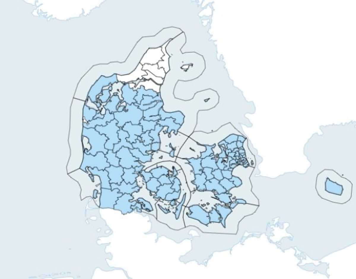 Lyseblå betyder risiko for, at vejret kan blive voldsomt. Sådan så varslet ud lørdag ved 07.00-tiden. Foto: DMI.