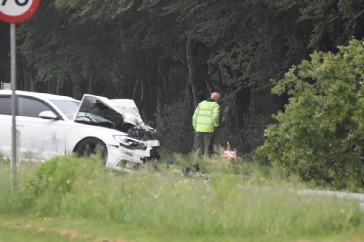 En fører af en Falckbil er i kritisk tilstand efter en ulykke ved Holstebro. KLIK for flere billeder. Foto: Presse-fotos.