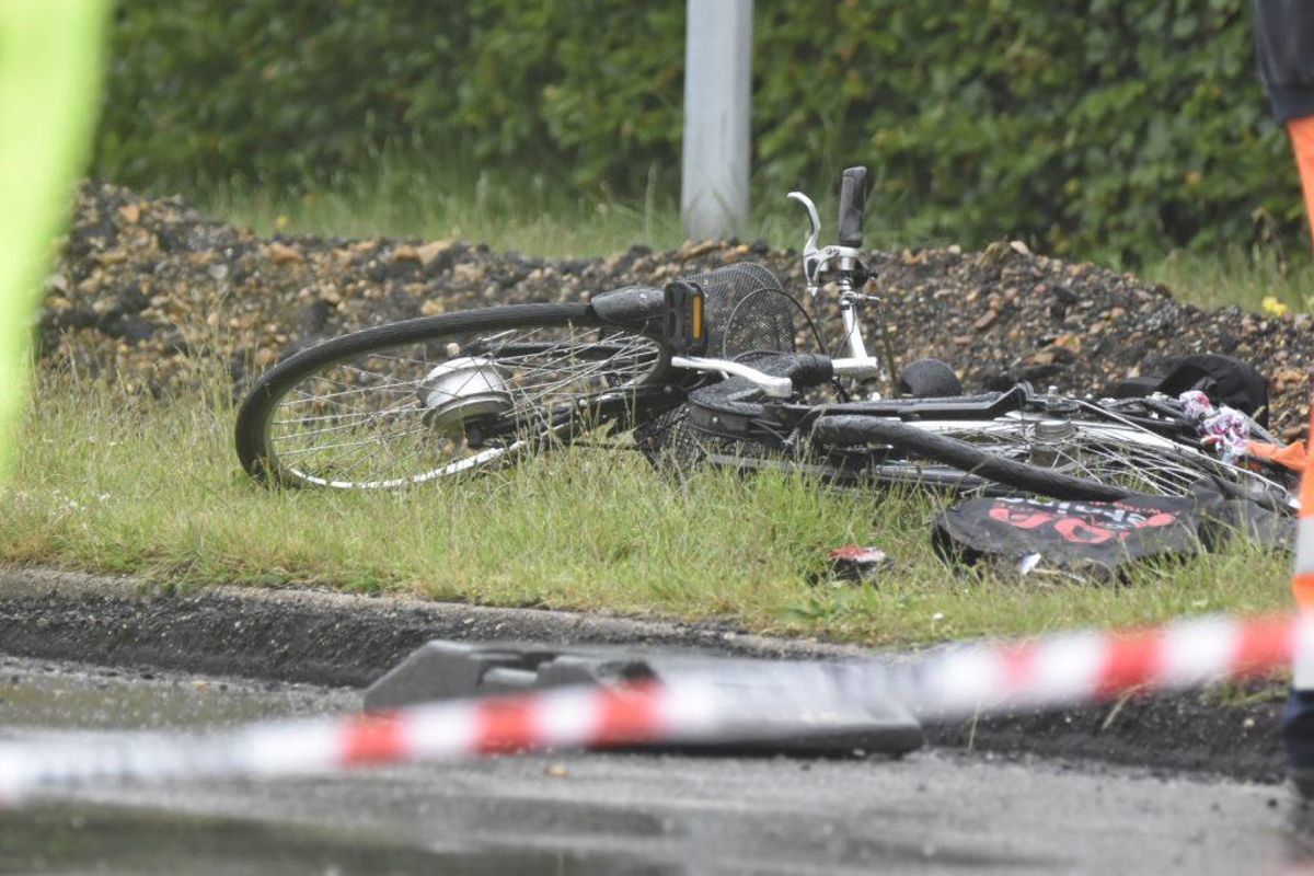 En cyklist er tirsdag død, efter at være kørt ind i en gummiged. KLIK for flere billeder. Foto: Presse-fotos.dk.