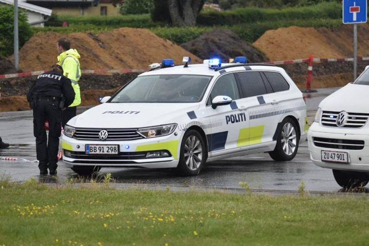 En cyklist er tirsdag død, efter at være kørt ind i en gummiged. KLIK for flere billeder. Foto: Presse-fotos.dk.