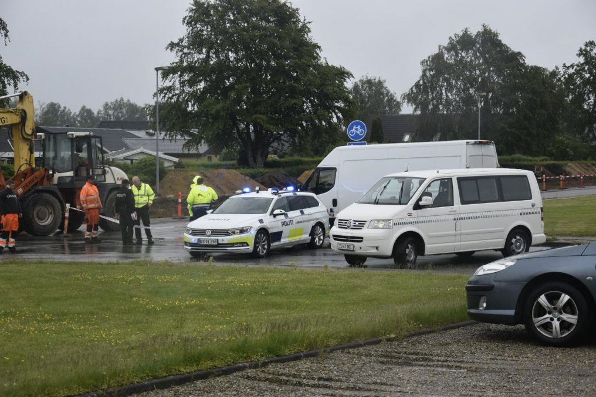 En cyklist er tirsdag død, efter at være kørt ind i en gummiged. KLIK for flere billeder. Foto: Presse-fotos.dk.