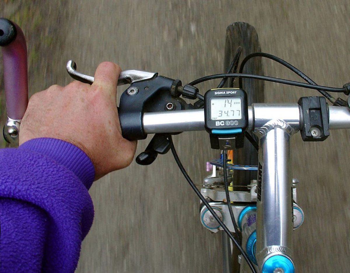 Hvis du er cyklist, så er det vigtig, at du orienterer dig grundigt i krydset og fra sideveje. Foto: Scanpix