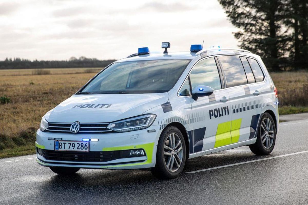 Politiet efterlyser to bedragere. KLIK VIDRE FOR BILLEDER OG BESKRIVELSE AF DE TO. Foto: René Lind Gammelmark
