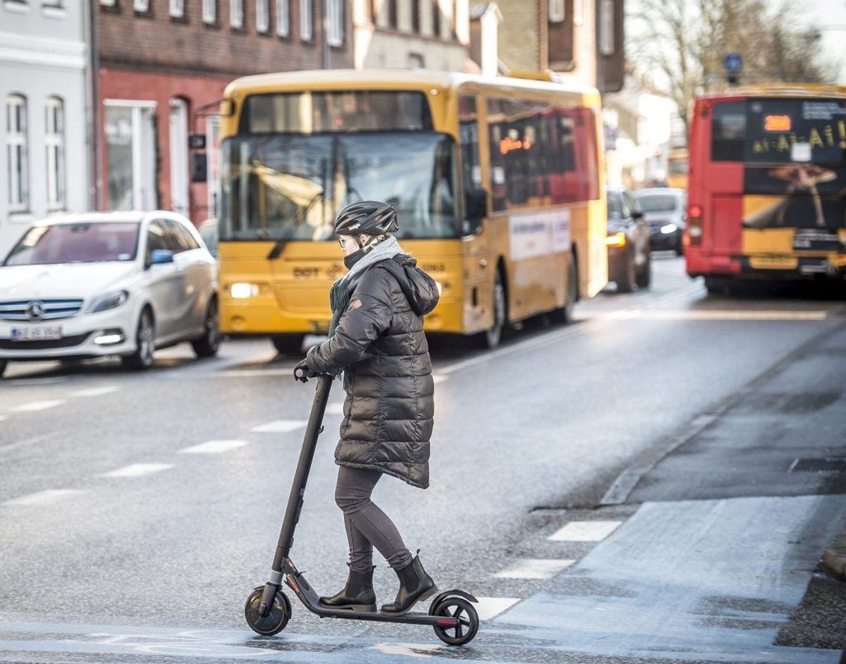 De elektriske løbehjul blev – som forsøg – gjort lovlige herhjemme den 17. januar. KLIK VIDERE OG SE, HVAD DER GÆLDER AF REGLER FOR DE NYE TRANSPORTMIDLER.. (Foto: Scanpix)