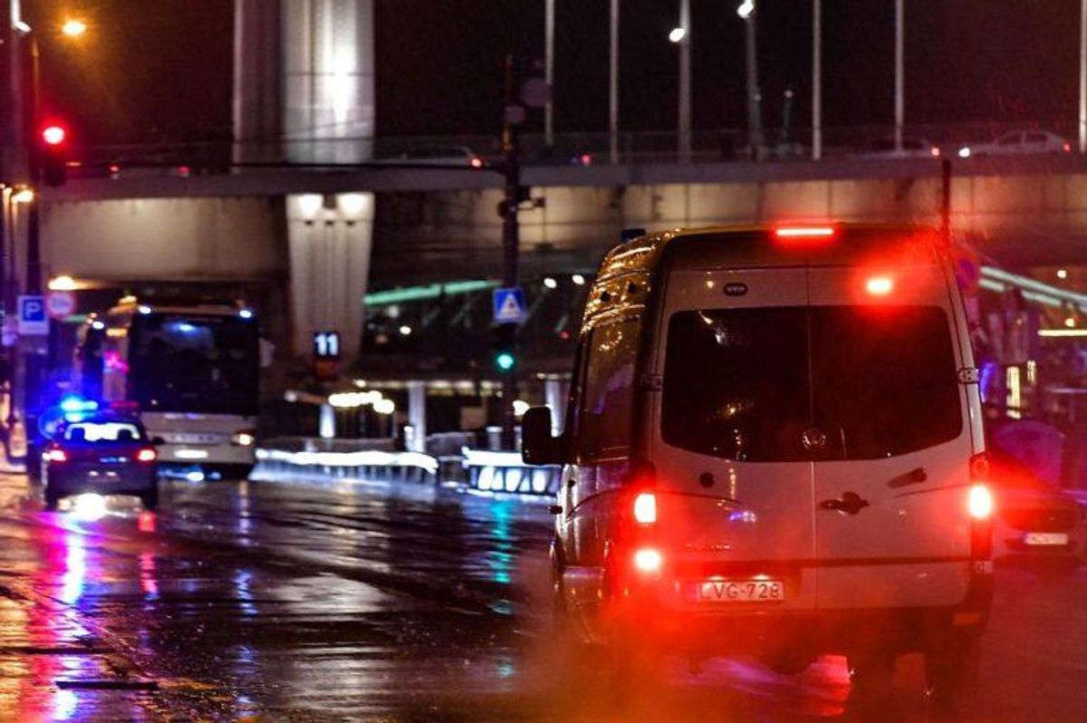 Al bådtrafik er indstillet på floden. KLIK FOR FLERE BILLEDER. (Foto: Scanpix)