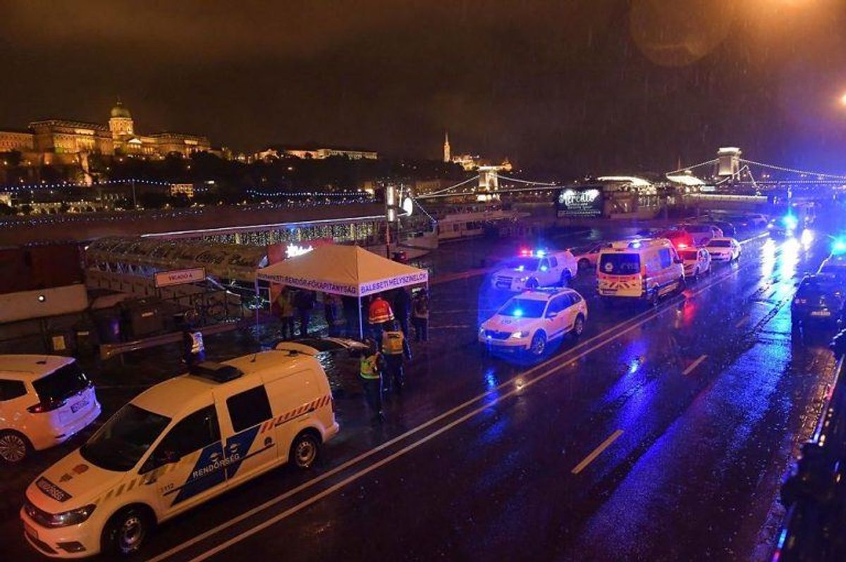 Al bådtrafik er indstillet på floden. KLIK FOR FLERE BILLEDER. (Foto: Scanpix)
