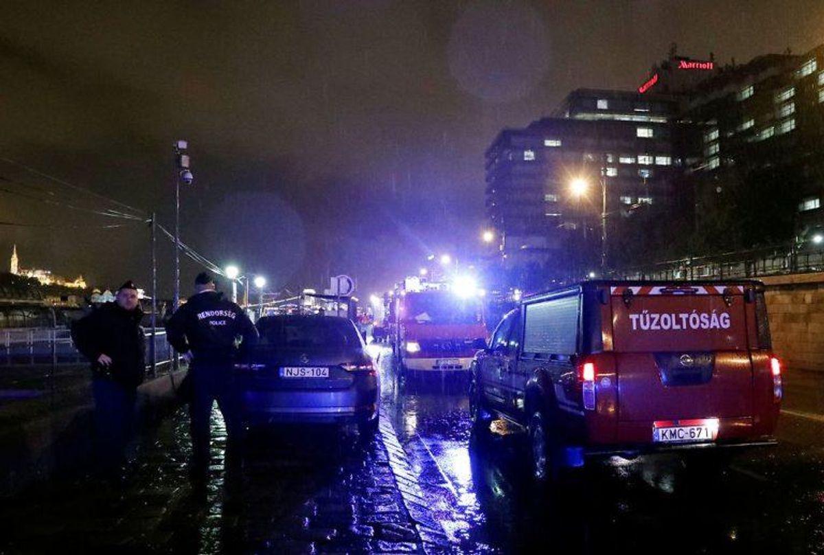 Al bådtrafik er indstillet på floden. KLIK FOR FLERE BILLEDER. (Foto: Scanpix)
