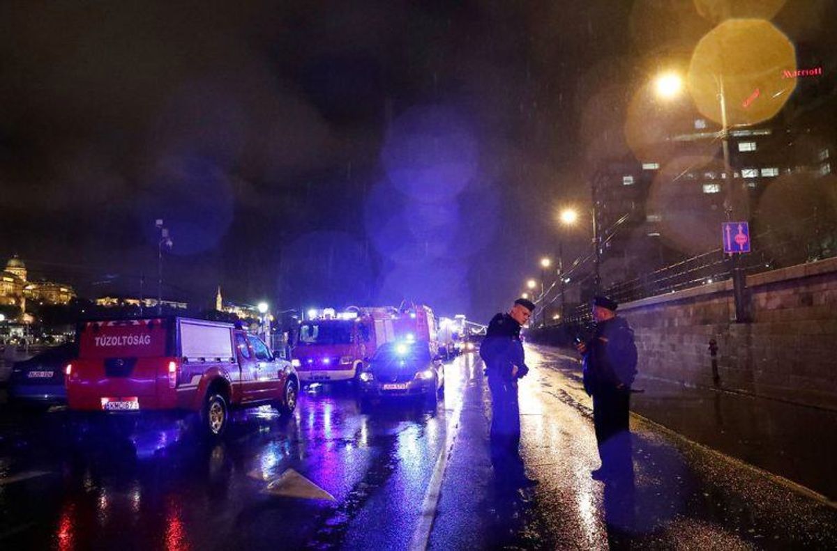 Al bådtrafik er indstillet på floden. KLIK FOR FLERE BILLEDER. (Foto: Scanpix)