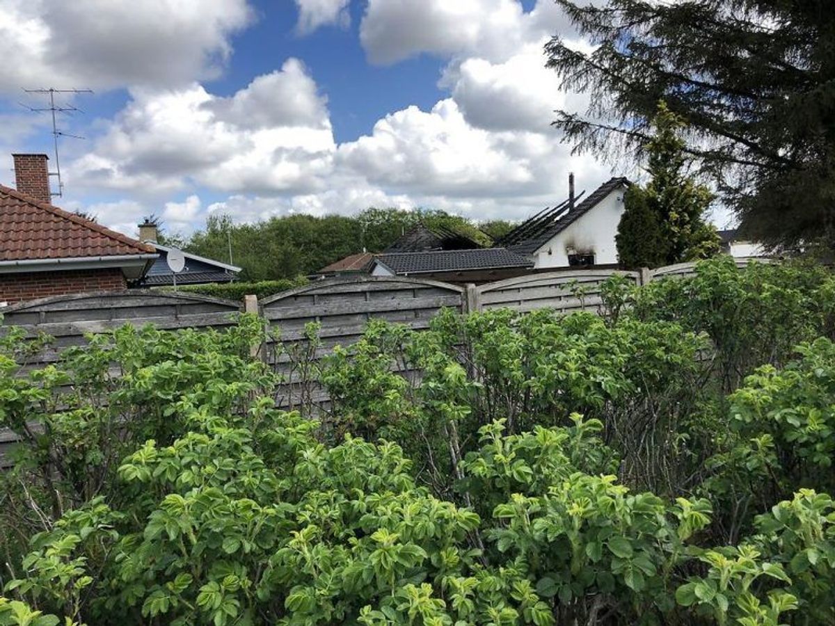 Politiet afspærrede tirsdag et stort område omkring huset i Blåvand. Klik og se flere billeder derfra. (Foto: Scanpix)