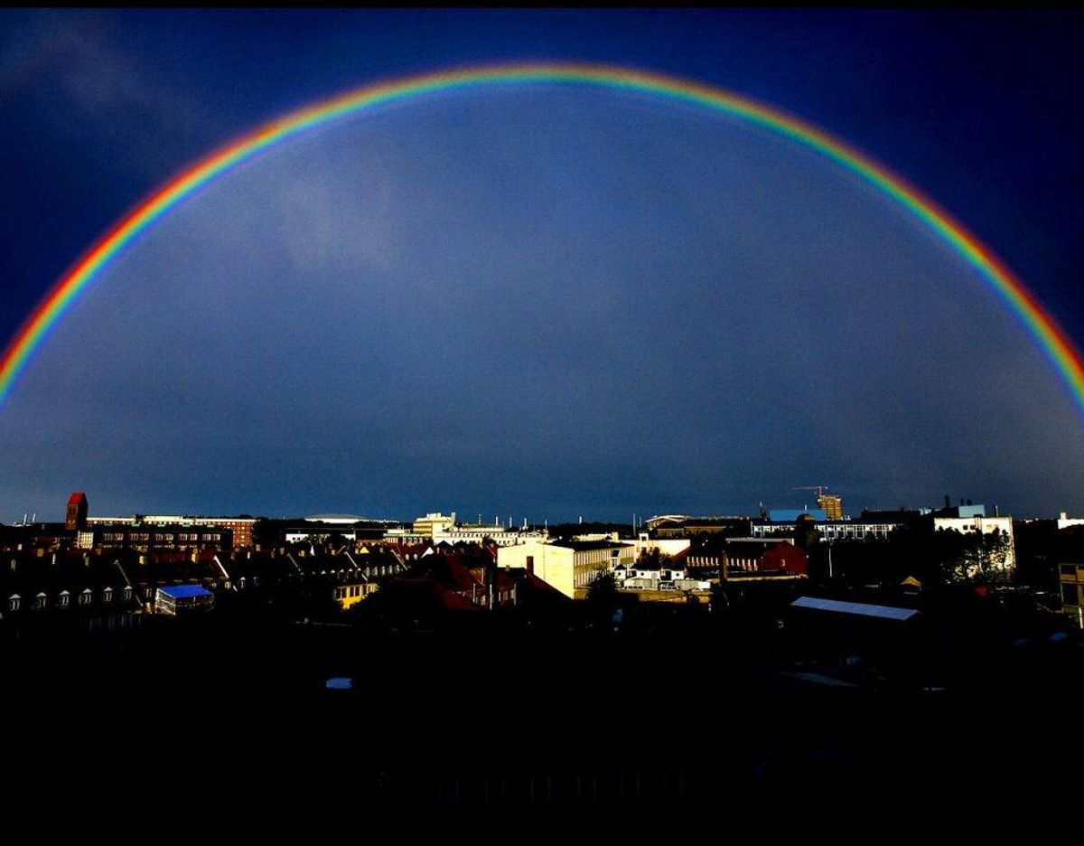 Faktisk er en regnbue ikke bare en bue men en cirkel. Foto: Scanpix