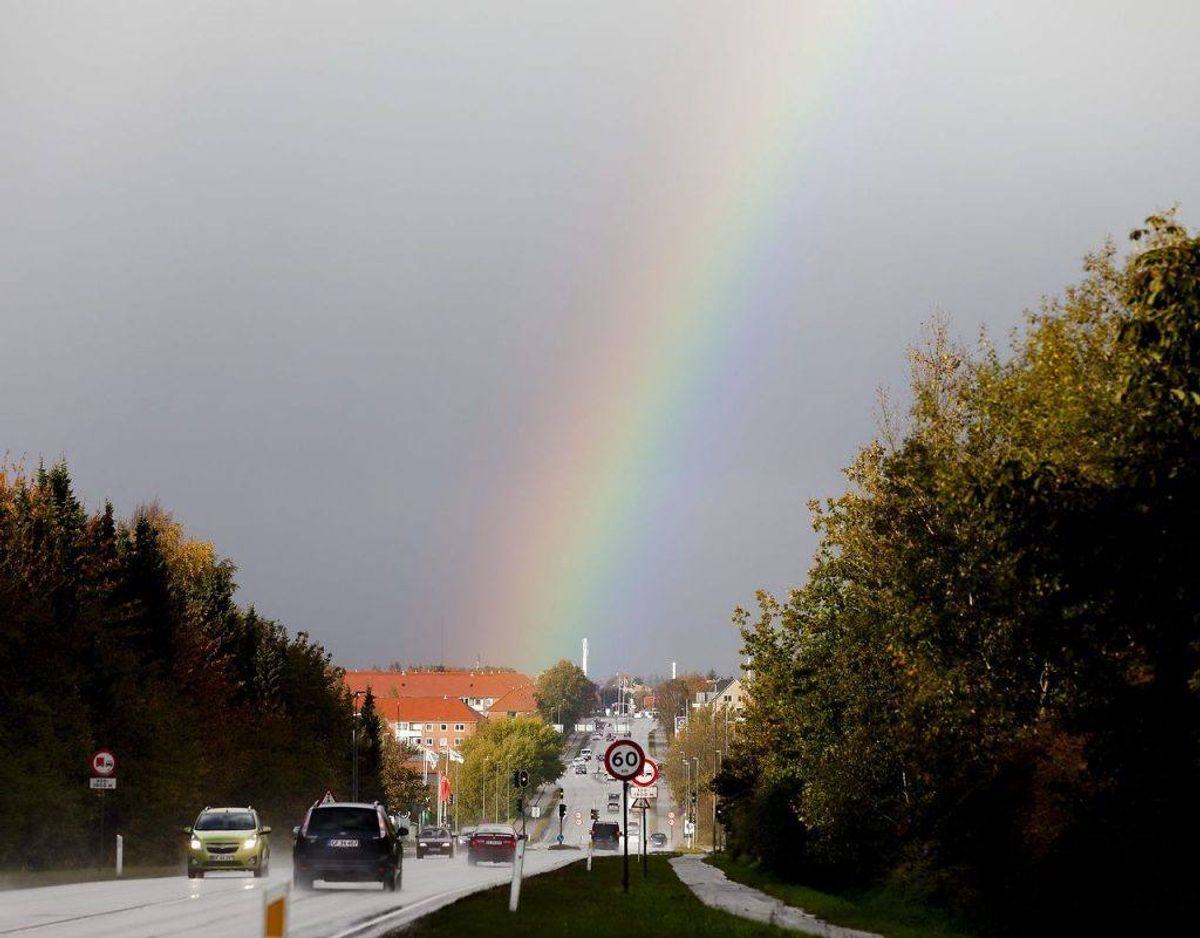 Regnbuen opstår, når solen står lavt på himlen og man har solen i ryggen. Foto: Scanpix