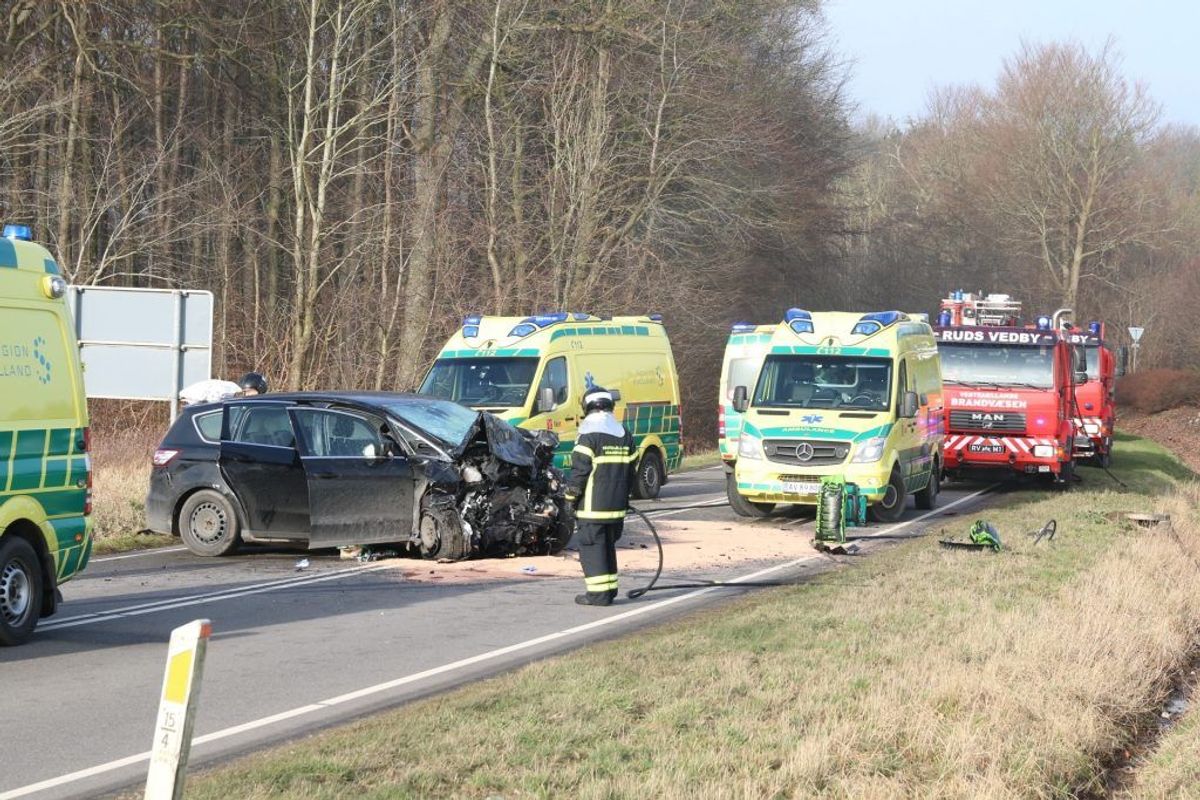 Den 59-årige mand blev dræbt i den voldsomme ulykke. Foto: Presse-fotos.dk. KLIK VIDERE OG SE FLERE BILLEDER FRA ULYKKEN.