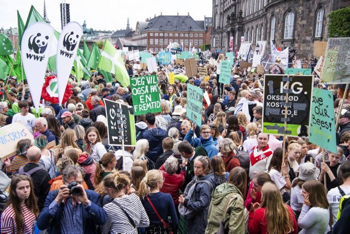 Klimaet var lørdag på dagsordenen, hvor omkring 30.000 deltog i klimamarch. KLIK FOR FLERE BILLEDER. Foto: Claus Bech/Scanpix