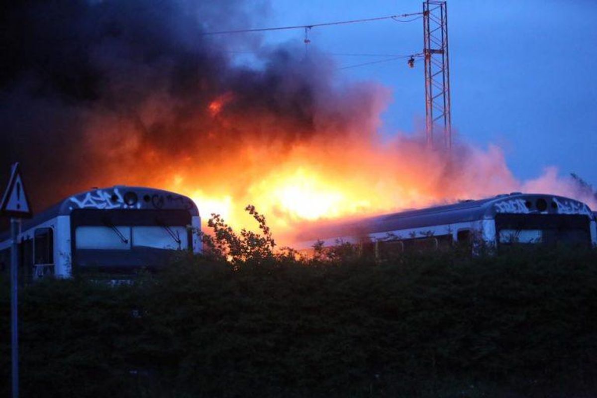 Otte vogne brændte. KLIK VIDERE FOR FLERE BILLEDER. (Foto: Presse-fotos.dk)