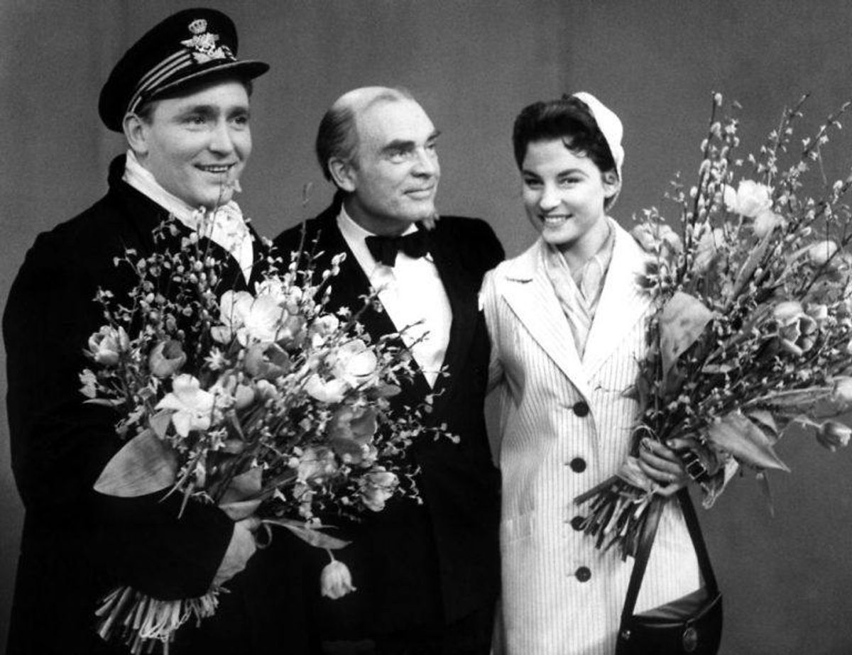 Sangerne Gustav Winckler (tv) og Birthe Wilke blev nummer tre ved Eurovision i 1957 med sangen ‘Skibet skal sejle i nat’. Foto: Scanpix