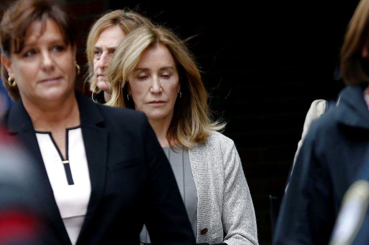 Skuespilleren Felicity Huffman har erkendt sig skyldig i bestikkelse. Hun risikerer fire måneders fængsel. KLIK For flere billeder. Foto: Katherine Taylor/Scanpix.
