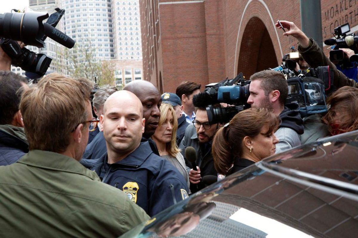 Skuespilleren Felicity Huffman har erkendt sig skyldig i bestikkelse. Hun risikerer fire måneders fængsel. KLIK For flere billeder. Foto: Katherine Taylor/Scanpix.