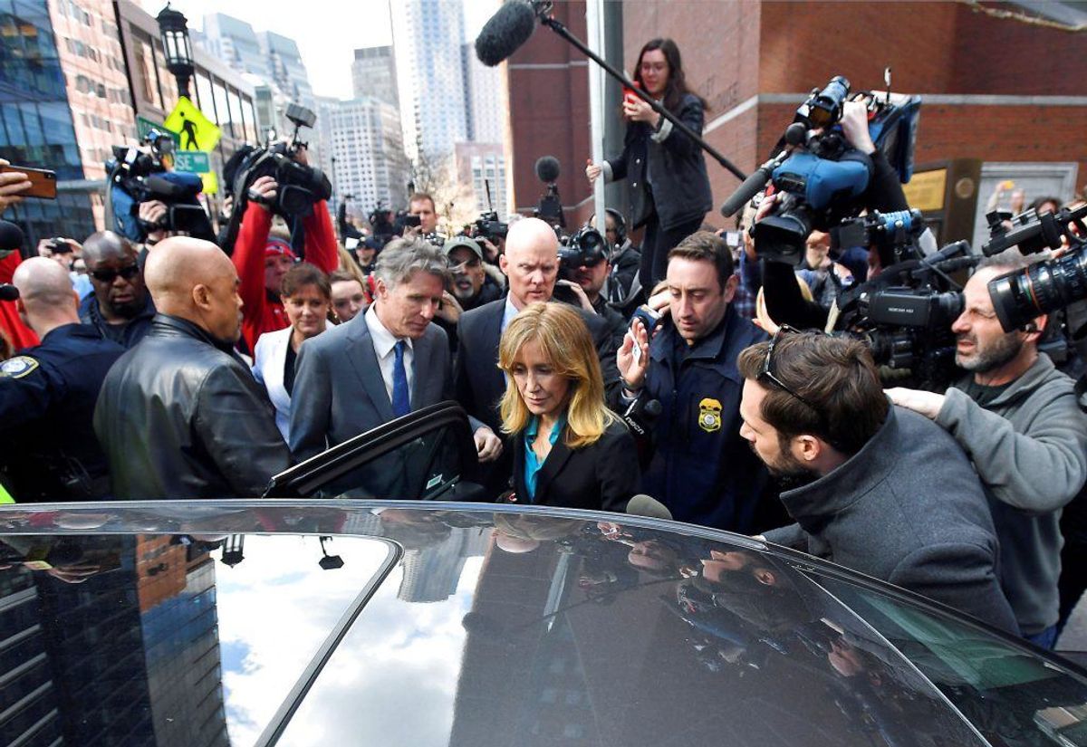 Skuespilleren Felicity Huffman har erkendt sig skyldig i bestikkelse. Hun risikerer fire måneders fængsel. KLIK For flere billeder. Foto: Gretchen Ertl/Scanpix.