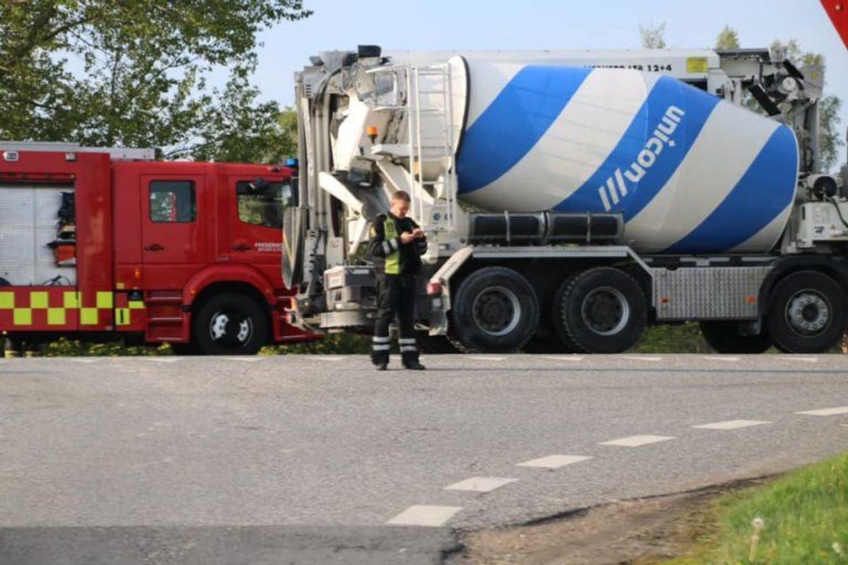 En alvorlig ulykke ved Slangerup har spærret en hovedvej i begge retninger. KLIK for mere info. Foto: Presse-fotos.