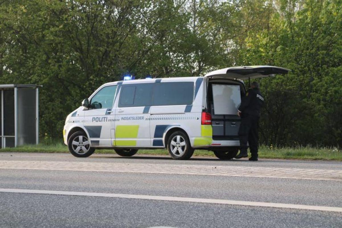 En alvorlig ulykke ved Slangerup har spærret en hovedvej i begge retninger. KLIK for mere info. Foto: Presse-fotos.