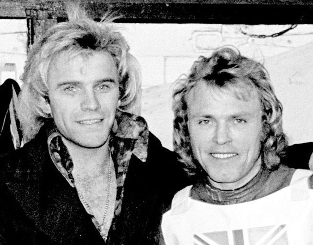 Komikeren Freddie Starr (t.v.) er fundet død i sit hjem i Spanien. Foto: Wikimedia Commons, Lawson Speedway