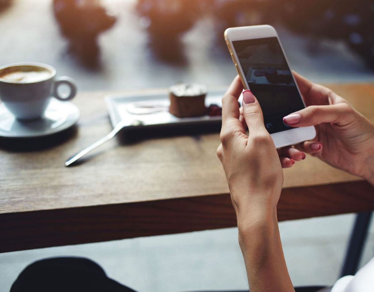 Hvis du bruger meget tid på at tage billeder til fx Instagram og Facebook, så koster det dyrt på batteriet. Derfor kan du overveje at slette de apps. Foto: Scanpix