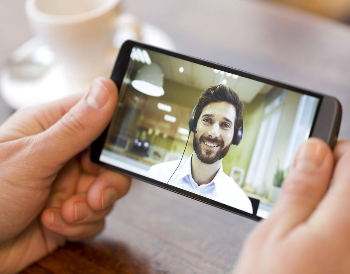 Hvis du bruger meget tid på FaceTime, Skype eller andre opkaldstjenester, så kan dit batteri blive drænet i rekordfart. Foto: Scanpix