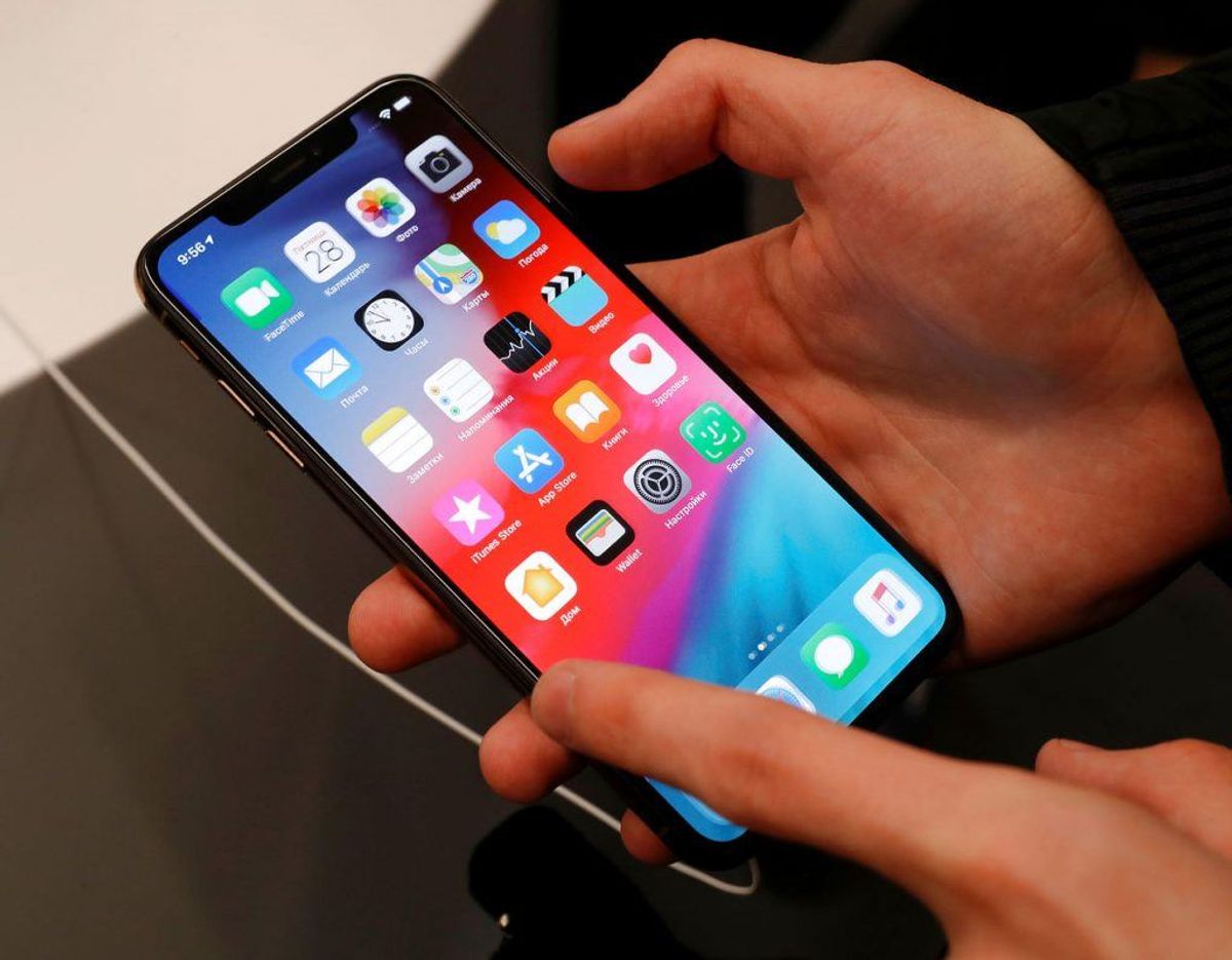 Der kommer konstant nye opdateringer til apps for at gøre disse bedre, og derfor bør du altid have de nyeste versioner.
Mange tror fejlagtigt, at det kan gøre en smartphone hurtigere, at undlade at opdatere apps. I virkeligheden fungerer det lige modsat. Ved at opdatere får du de nyeste og hurtigste versioner af dine apps.
Det samme gælder for mobilens styresystem. Foto: Scanpix / Kilde: Netkablet.dk