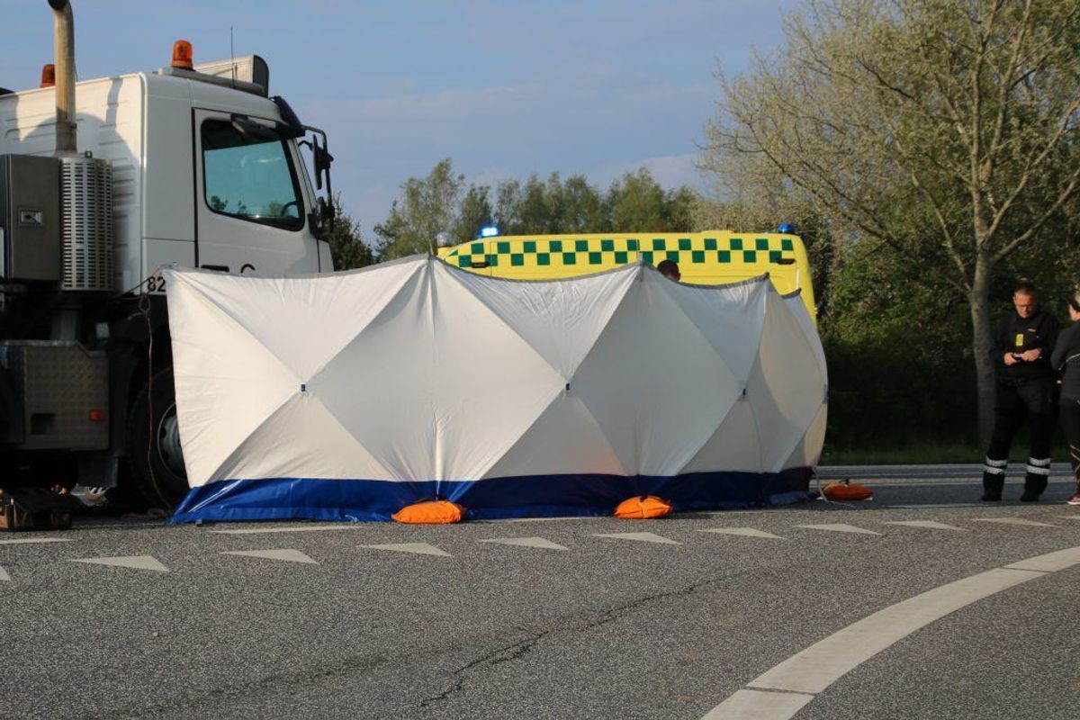 En alvorlig ulykke ved Slangerup har spærret en hovedvej i begge retninger. KLIK for mere info. Foto: Presse-fotos.