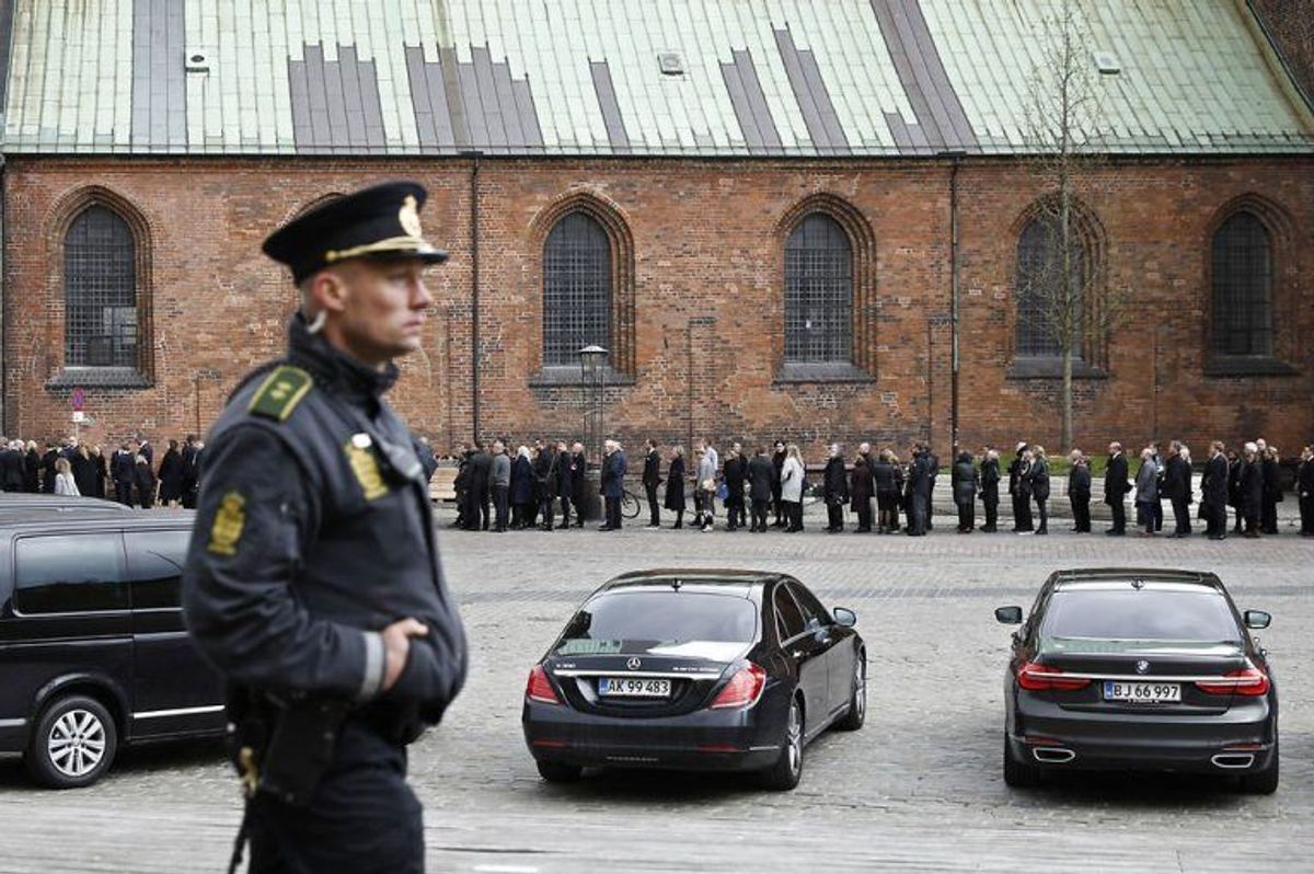 Gæsterne ankommer til Aarhus Domkirke, lørdag den 4. maj 2019. Lørdag begraves de tre danske ofre for terrorangrebet i Sri Lanka.De tre omkomne var børn af Anne og Anders Holch Povlsen. Begravelsen sker fra Aarhus Domkirke med deltagelse af Kronprinsfamilien og Statsministeren.. (Foto: Mikkel Berg Pedersen/Ritzau Scanpix)