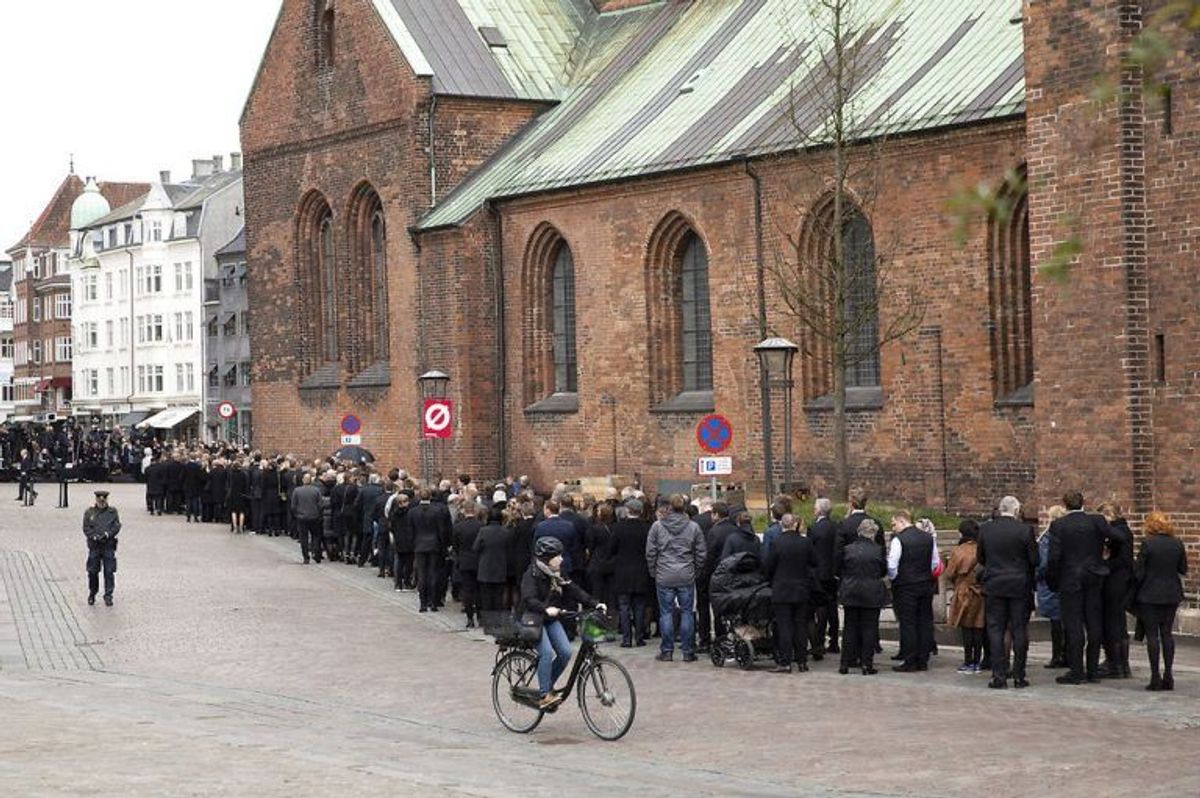 Gæsterne ankommer til Aarhus Domkirke, lørdag den 4. maj 2019. Lørdag begraves de tre danske ofre for terrorangrebet i Sri Lanka.De tre omkomne var børn af Anne og Anders Holch Povlsen. Begravelsen sker fra Aarhus Domkirke med deltagelse af Kronprinsfamilien og Statsministeren.. (Foto: Mikkel Berg Pedersen/Ritzau Scanpix)