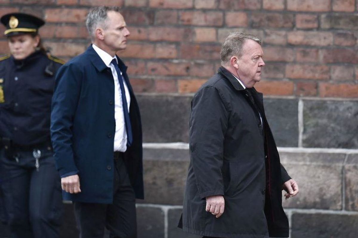Kendte, venner, bekendte og massevis af danskere mødte op for at vise sympati for Bestseller-familien. KLIK VIDERE FOR FLERE BILLEDER. Foto: Scanpix