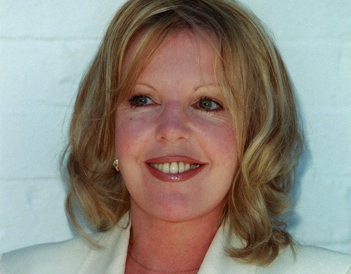 Hun er skuespillerinde og hedder Sally Thomsett. Hun er gift med Claus Hede Nielsen – stadig. Foto: Scanpix