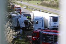 Dødsulykke: Motorvej fortsat spærret