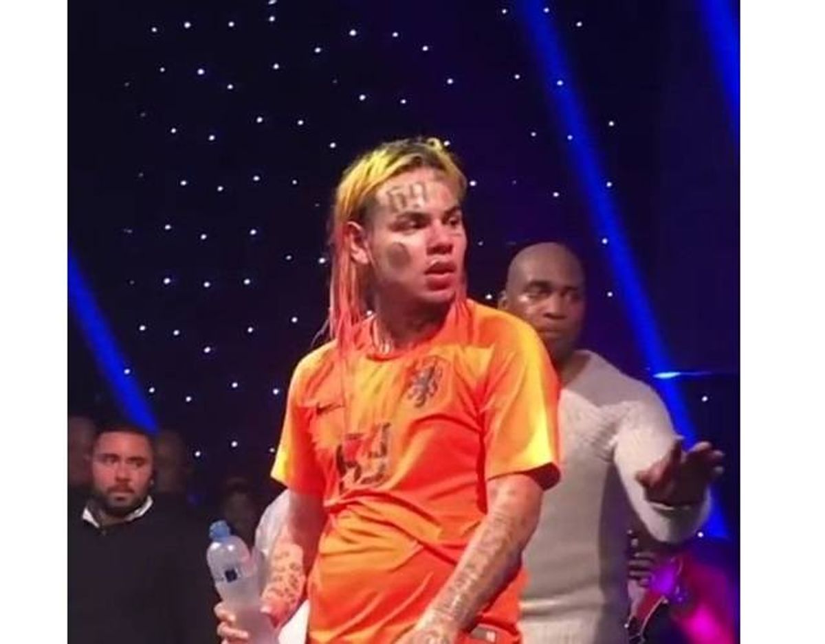 Tekashi 6ix9ine ses her til en koncert. Foto: Wikimedia Commons