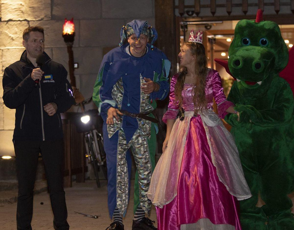 Legolands egen “nar” og en af prinsesserne. Foto: René Lind Gammelmark