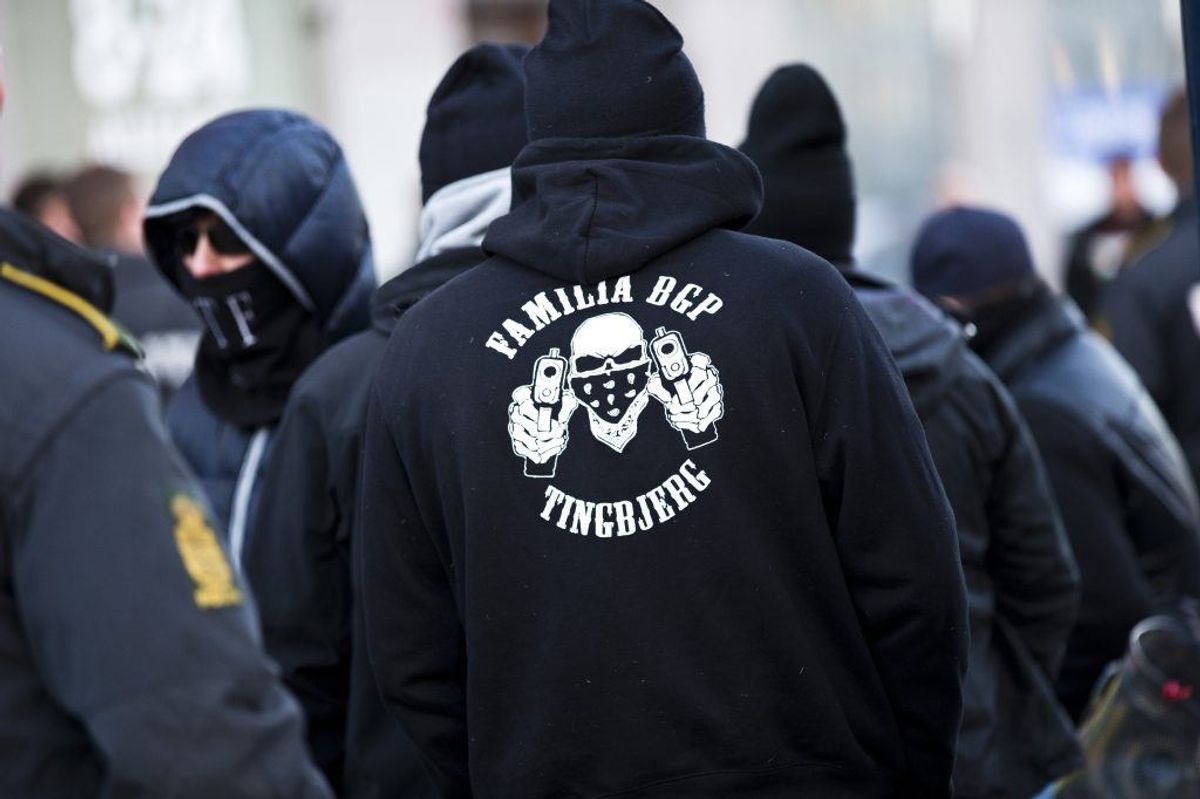 Et bandemedlem blev løsladt midt i en omfattende sag. Hans forsvarer kræver erstatning på over en million kroner. Foto: Scanpix.