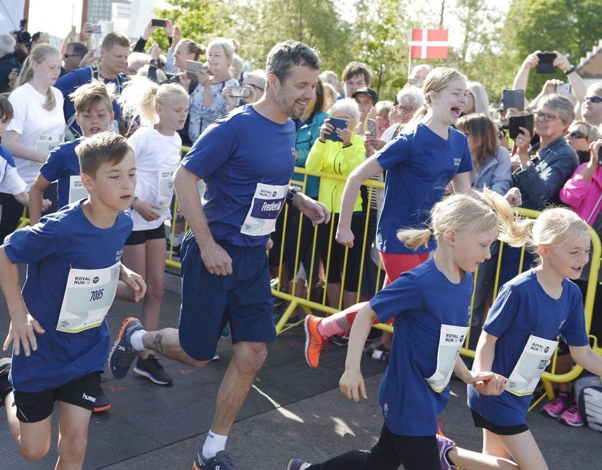 Den ellers så aktive løber Kronprins Frederik skal alligevel ikke løbe med ved VM i Cross. Foto: Scanpix