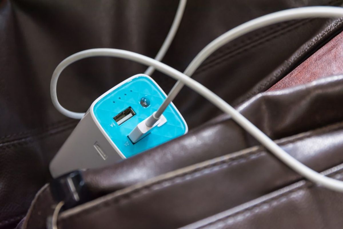 Når du lader op, så lad ikke batteriet dø. Men det er også skidt, hvis du lader helt op. Foto: Colourbox