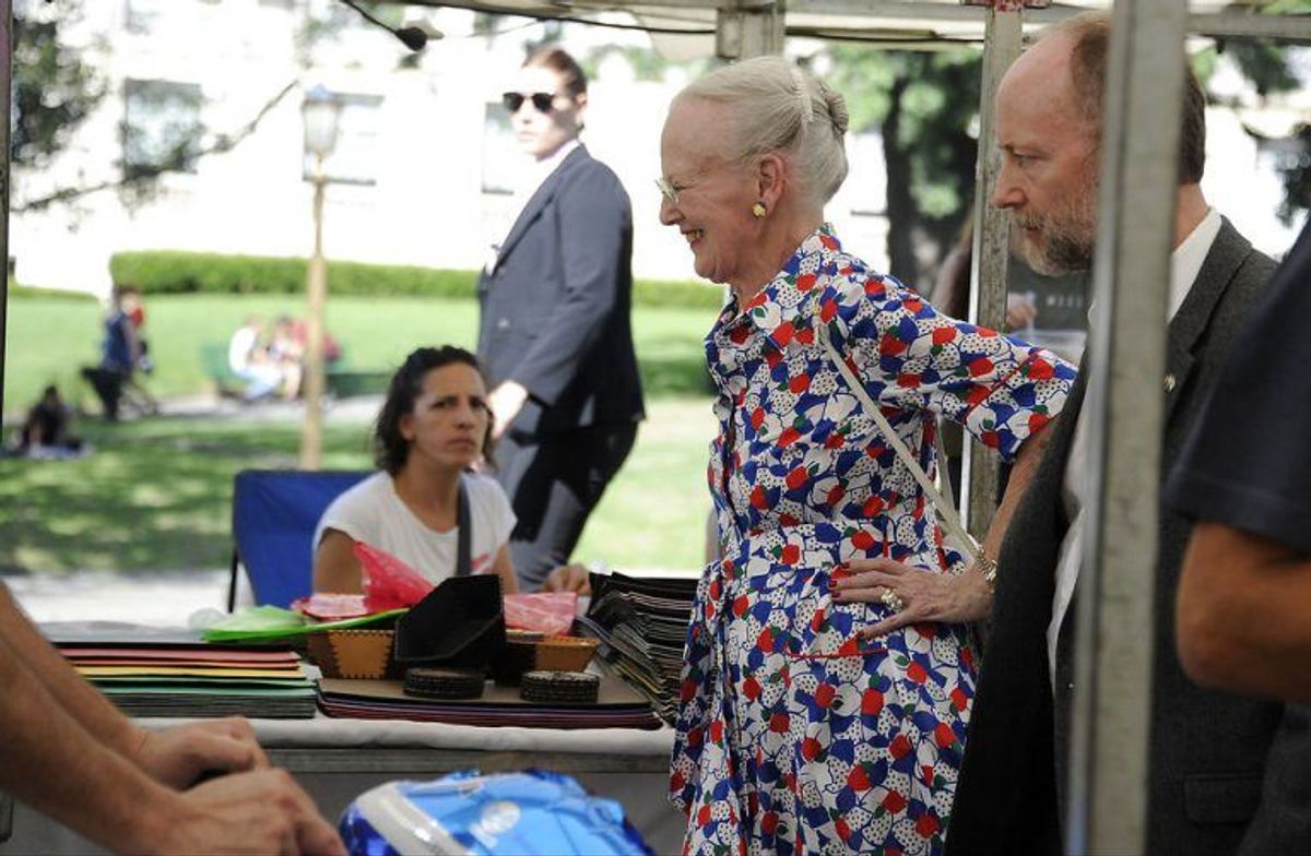 Her ses dronningen på markedet. Foto: Scanpix