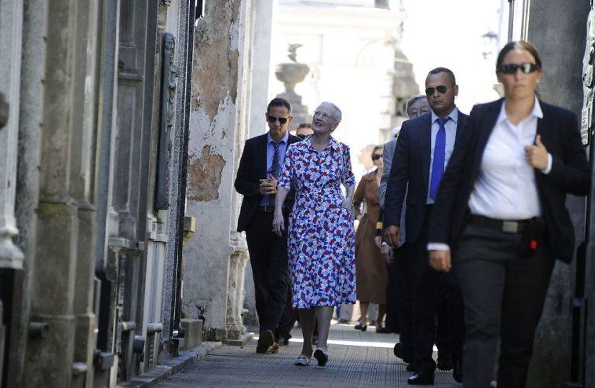 SPECIAL SCANPIX The Danish Queen Margarethe II visits the Recoleta Cemeter. There the queen visits the tomb of the famous Danish doctor Carlos Fürst. city of Buenos Aires on March 17, 2019.. (Foto: JAVIER GONZALEZ TOLEDO/Ritzau Scanpix)