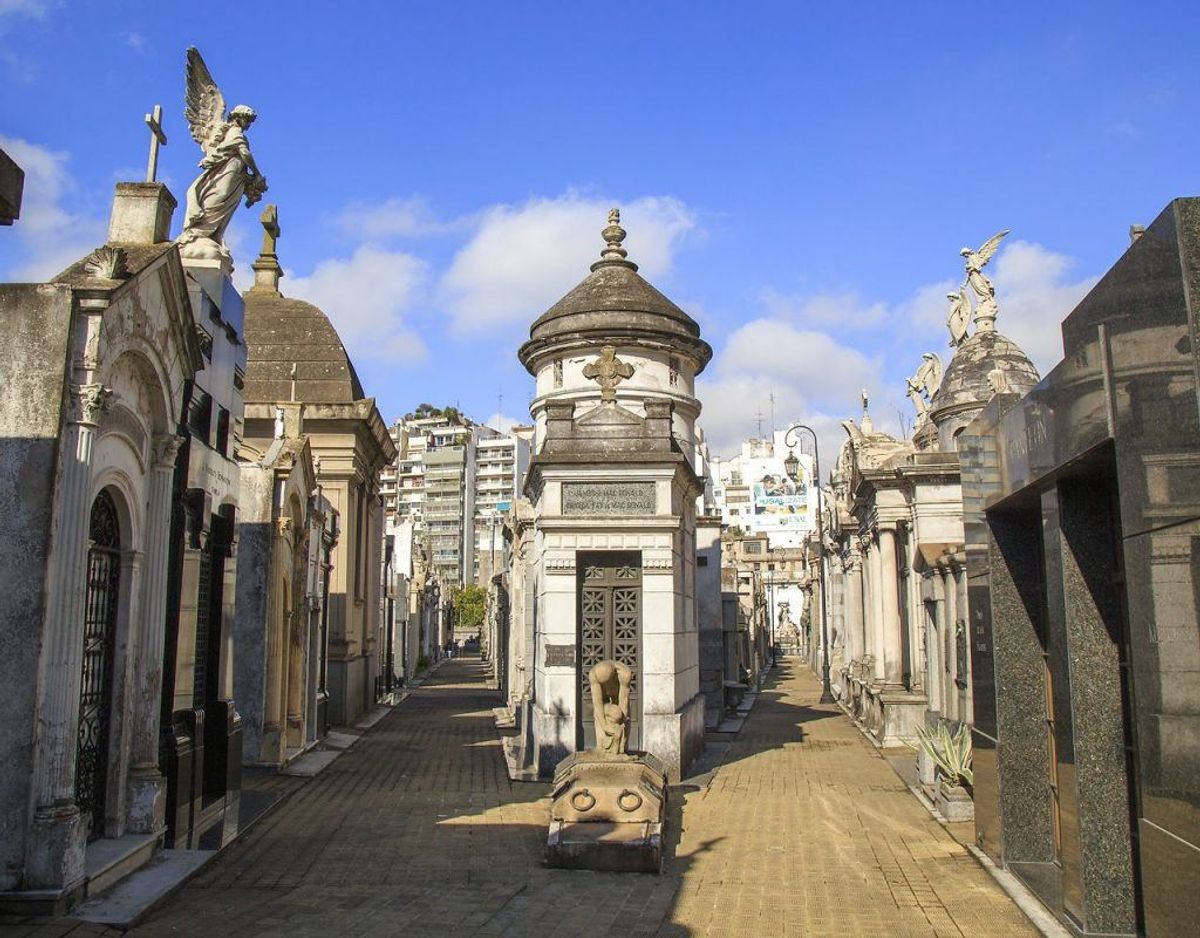 Margrethe skal blandt andet besøge Cementerio Recoleta, der er udnævnt som en af verdens smukkeste kirkegårde. Foto: Scanpix