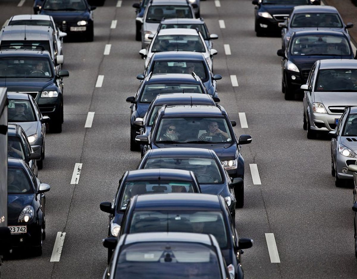 Der er trængsel på mange danske veje og motorveje, og det skal der ifølge regeringen og Dansk Folkeparti laves om på. Klik videre og se de kommende projekter. Foto: Scanpix