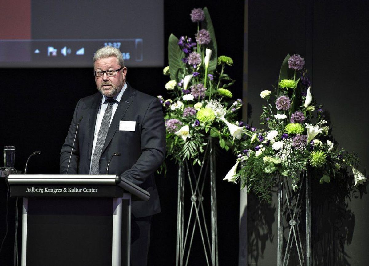 Direktør Claus E. Petersen, Den Jyske Sparekasse, på talerstolen. Her har man en fremgang på 907 kunder. Foto: Henning Bagger/Scanpix 2016)