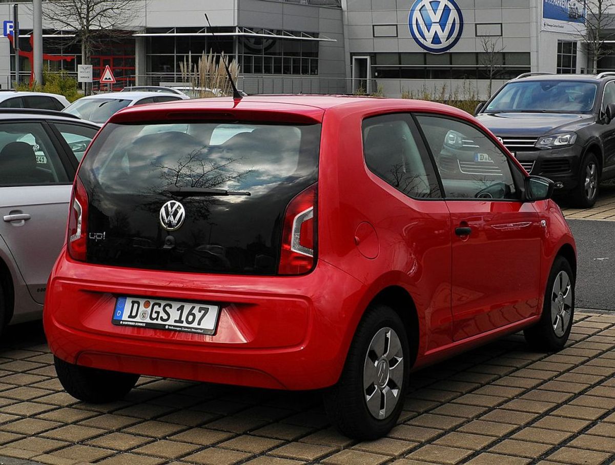 Den lille tre-dørs VW take up! er steget med 10.000 kroner. (Foto: Wikimedia Commons)