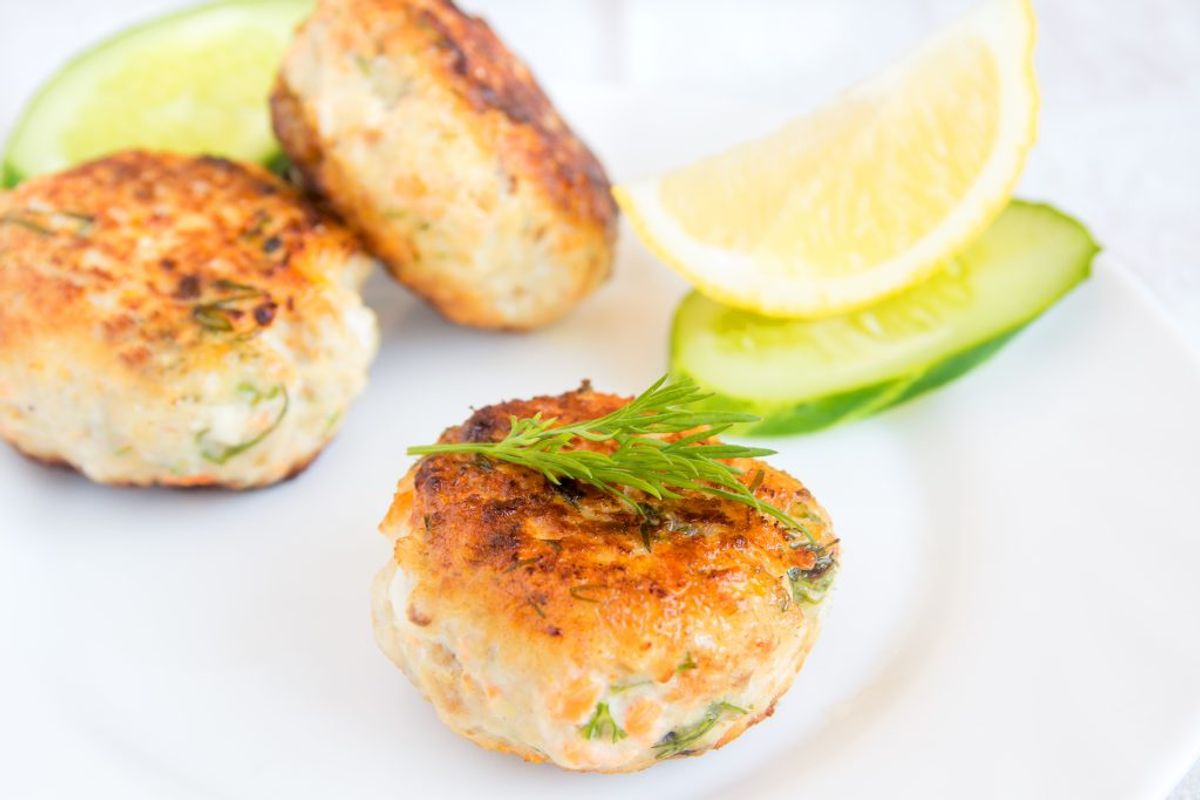 Brug gerne kød fra aftensmaden dagen før i madpakken: frikadeller, hakkebøf, kyllingefileter, fisk, fiskefrikadeller, skiver af steg m.m. Kilde: Fødevarestyrelsen. Arkivfoto.