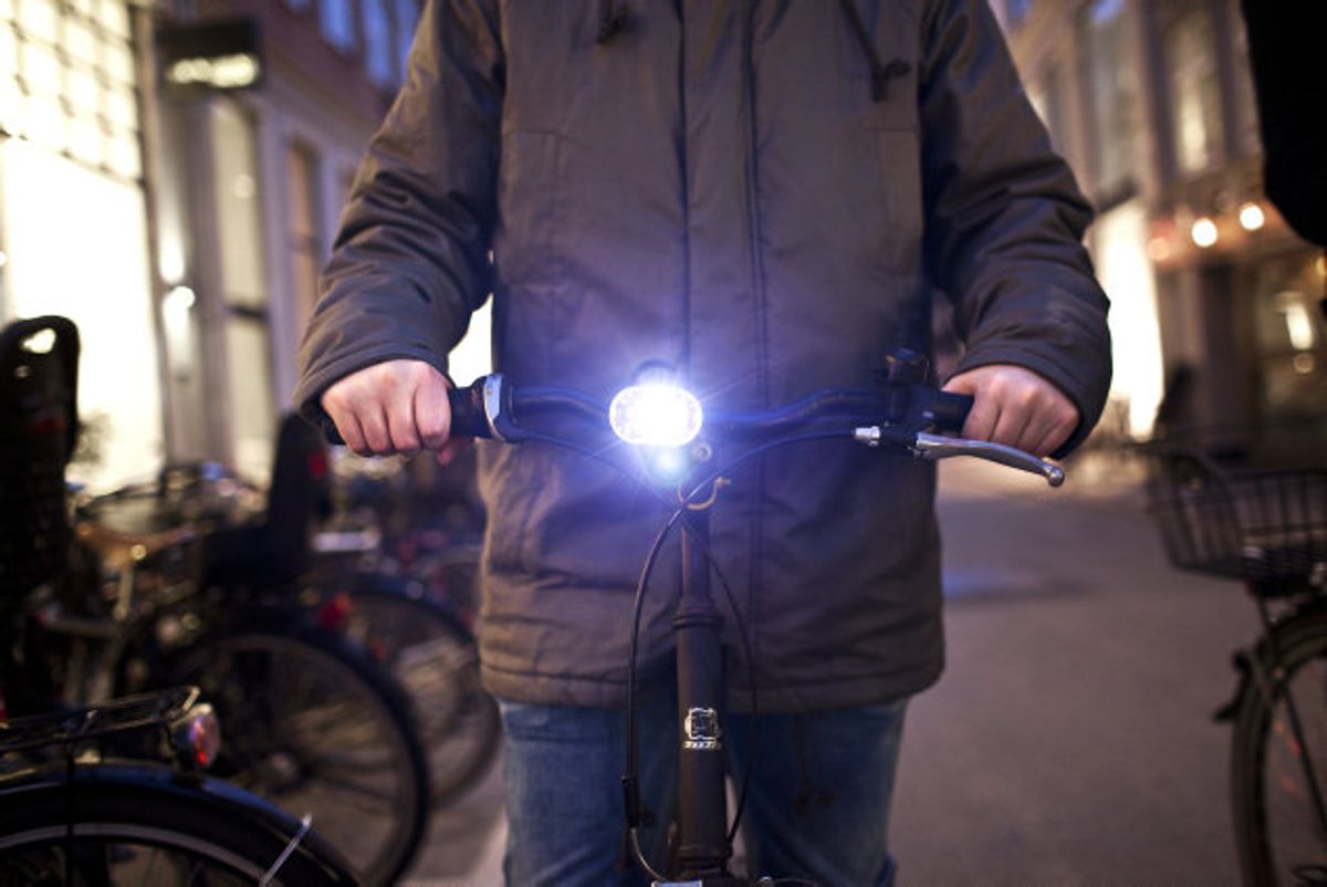 Hvide, blålige og røde cykellygter må gerne blinke med mindst 120 blink i minuttet, mens gule forlygter skal lyse konstant. Foto: Bjarke Bo Olsen/Scanpix