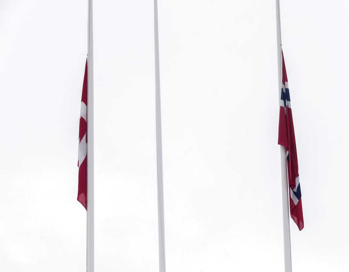 Maren Ueland og Louisa Vesterager Jespersen blev 7. januar mindet med to minutters stilhed Universitetet i Sørøst i Norge.. Foto: Terje Bendiksby / NTB scanpix. (Foto: Bendiksby, Terje/Ritzau Scanpix)