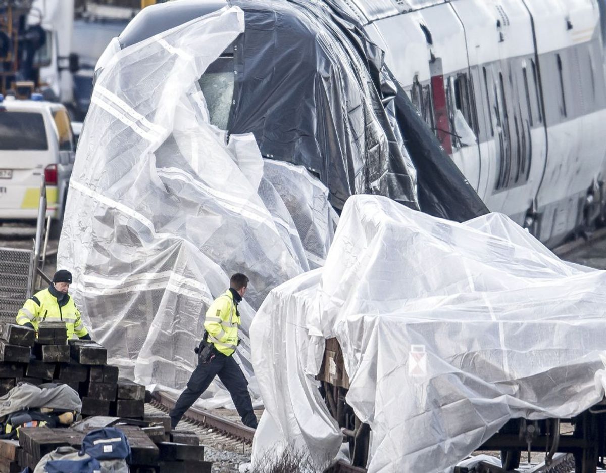 Ulykken kostede otte mennesker livet. Årsagen til ulykken er endnu ukendt, men en ny undersøgels peger på, at der var fejl på de mekanismer, der skulle holde godset på plads på godsvognene. Foto: Mads Claus Rasmussen/Ritzau Scanpix.